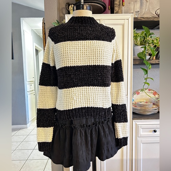 Medium Black & White Striped Sweater Cozy‎ Winter Fall Alt Fashion - Picture 1 of 10
